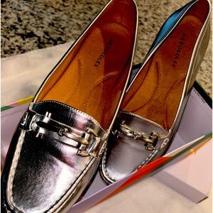 Silver Aerosoles Loafer women sz 10 shoes.
